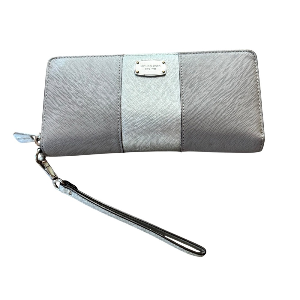 Women’s Michael Kors Taupe/Silver Wallet Wristlet w Zipper Closure